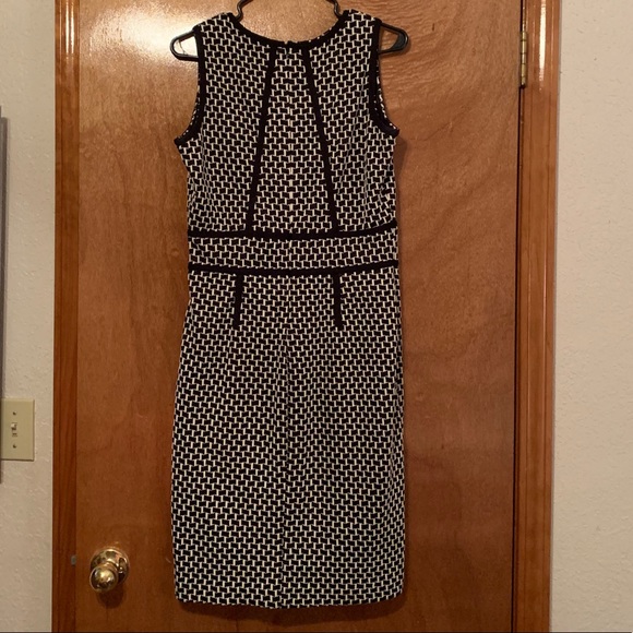 NEW YORK AND COMPANY “stretch” woman’s dress - Picture 2 of 5